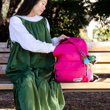 画像をギャラリービューアに読み込む, NICI (ニキ)| キーホルダー ゴリラ 10cm+リュック グリーン/OUTDOOR PRODUCTS