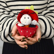画像をギャラリービューアに読み込む, NICI (ニキ)| キーリング クラシックベア2024 アント エンジ+イチゴ 13cm