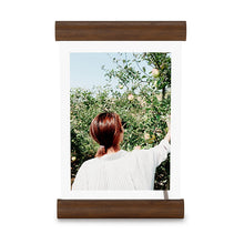 画像をギャラリービューアに読み込む, スクロール フォトフレーム 14×18  / Umbra アンブラ