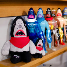 画像をギャラリービューアに読み込む, NICI(ニキ)PUNK DRUNKERS 鮫人 ぬいぐるみ25cm 2025
