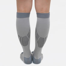 画像をギャラリービューアに読み込む, ベビーゴリラのひとつかみ レッグ グレー 着圧ソックス
